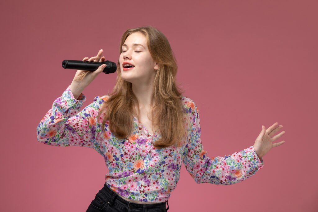 front view blonde woman singing with her microphone